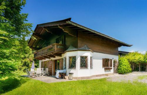 Kirchberg in Tirol Ski Chalet | Explore Chalet Levi: Pet-Friendly Retreat for Families