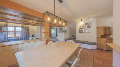 Fieberbrunn Apartment | Pet-Friendly Chalet Lindau Fieberbrunn - Guest Rated 9/10