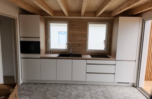 Gruissan Plage Ski Chalet | Relax at Chalet Linoli Vue Mer with Spa & Hot Tub Access
