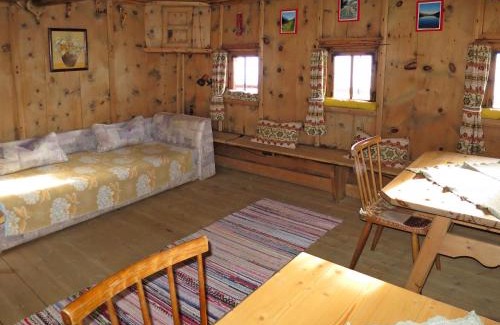 Vorderlanersbach Ski Chalet | Pet-Friendly Chalet Lippnerhütte with Great Reviews