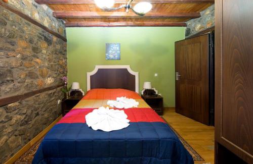 Aghios Athanasios Hotel | Discover Chalet Lithos: Pet-Friendly Stay with Breakfast