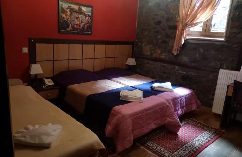 Aghios Athanasios Hotel | Discover Chalet Lithos: Pet-Friendly Stay with Breakfast