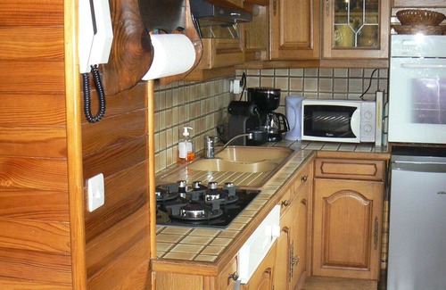 Station de Drouzin le Mont Ski Chalet | Cozy Chalet Near Drouzin Trails with Spa and Lake Views