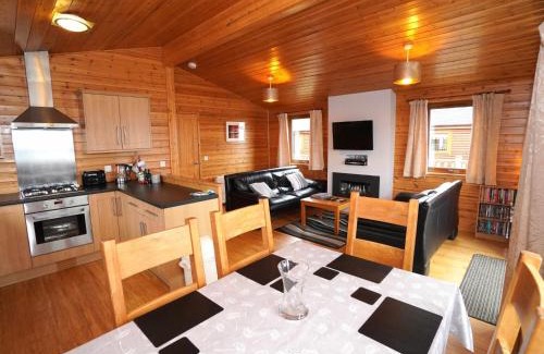 Kinross Ski Chalet | Chalet Loch Leven Lodge 11: Oceanfront Retreat with Pets Welcome