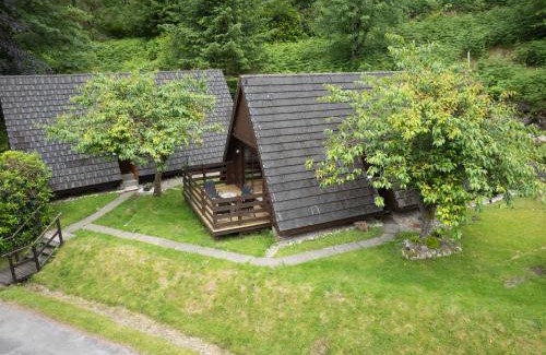 South Laggan Ski Chalet | Oceanfront Retreat at Chalet Loch Lochy for Family Getaways