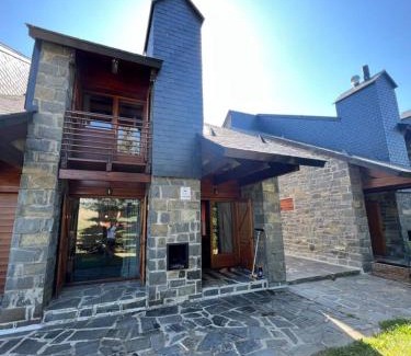 Formigal House | Chalet Los Ibones - Lodge Formigal: Family-Friendly Retreat