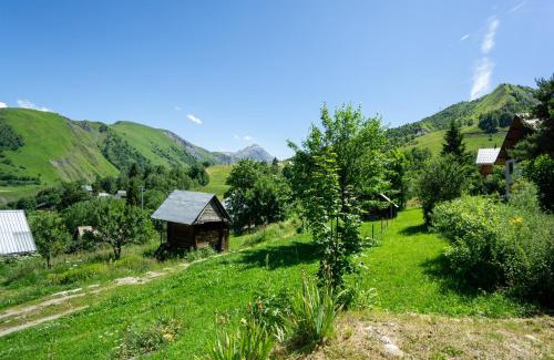 Saint-Sorlin-d'Arves Ski Chalet | Family-Friendly Retreat at Chalet Lou Murgis Awaits You
