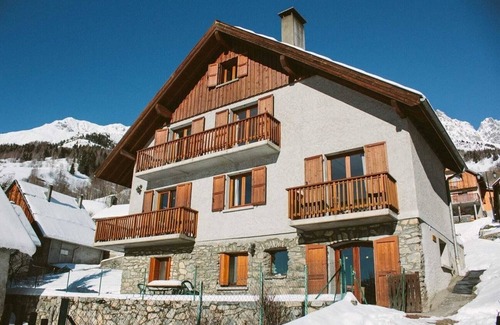 Vaujany Ski Chalet | Comfortable Chalet with Ocean Views & Cozy Fire Experience