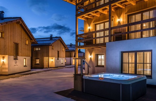 Mareo Ski Chalet | Chalet Lujanta with a view of the Dolomites