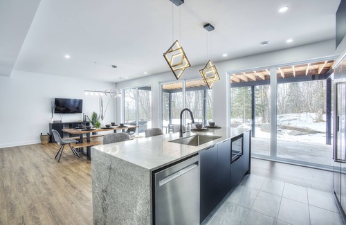 La Conception Ski Chalet | Chalet Lumina: Mountain Majesty with Spa & Pool Access