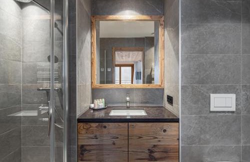 Le Praz Ski Chalet | Elegant Chalet with Pool, Sauna & Easy Ski Access in Courchevel