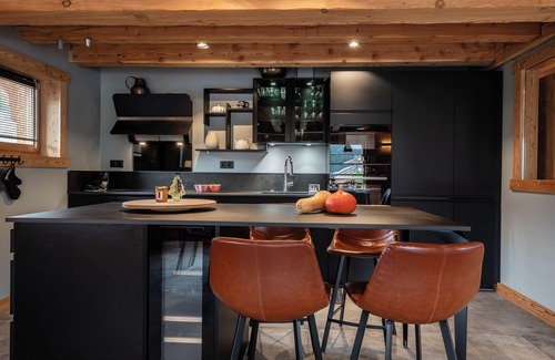 Monetier-les-Bains Ski Chalet | Elegant Chalet Mélézin - Top-Rated with Spa & Ocean View