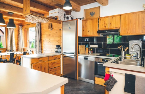 Saint-Chaffrey Ski Chalet | Experience Chalet Mélèzor: Sleeps 15 with Spa & Hot Tub