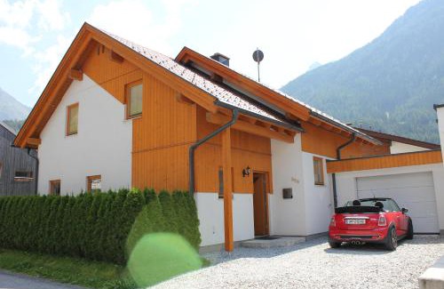 Huben House | Chalet Mühle: Pet-Friendly Retreat with Breakfast Included