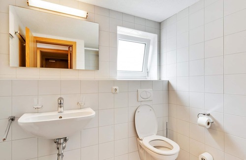 Sankt Anton am Arlberg Cottage | Family-Friendly Chalet Martin Room 6 with Spa Access