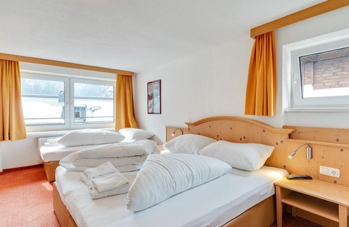 Sankt Anton am Arlberg Cottage | Family-Friendly Chalet Martin Room 6 with Spa Access