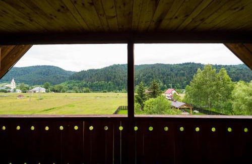 Lunca Bradului Ski Chalet | Chalet M: Guest Rated 9.8 with Oceanfront Amenities