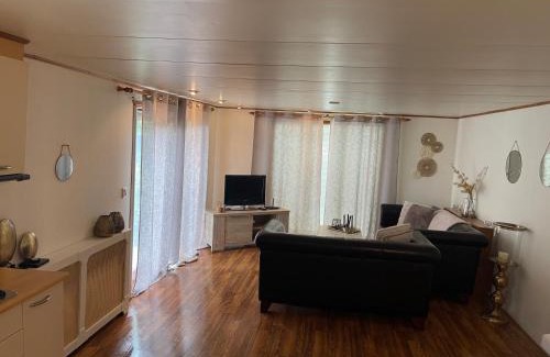 Makkum Ski Chalet | Oceanfront Retreat at Chalet Makkum V10 - Rated 8.6/10