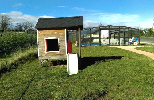 Saint-Flour Apartment | Gites Salers: Spa Retreat with Heated Salt Pool Escape
