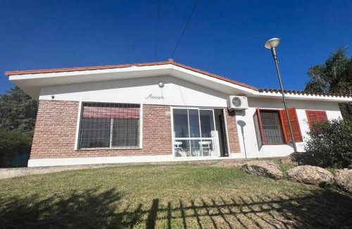 Villa Carlos Paz House | Discover Comfort at Chalet Mariam with Ocean Views