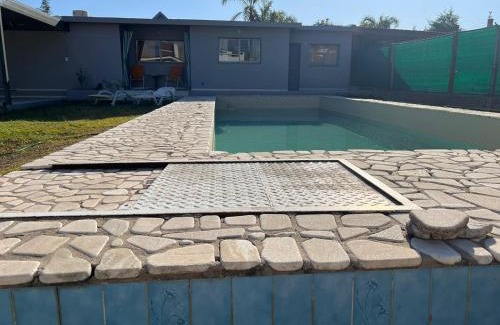 Villa Carlos Paz House | Discover Comfort at Chalet Mariam with Ocean Views