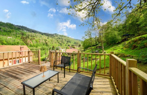 Cornimont Ski Chalet | Cozy Chalet 'Massassi Plaza' with Mountain Views & Hot Tub