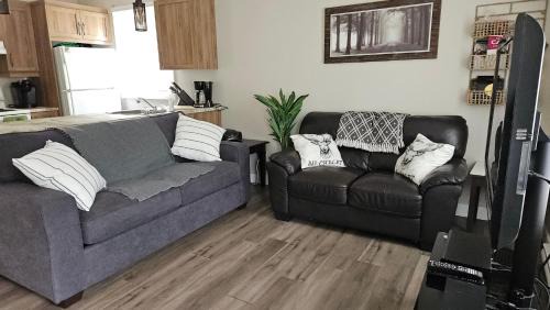 Lac-Sergent Ski Chalet | Chalet Mathis: Guest Rated 9.4, Pet & Child Friendly Stay