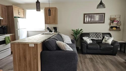 Lac-Sergent Ski Chalet | Chalet Mathis: Guest Rated 9.4, Pet & Child Friendly Stay