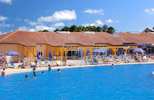 Soustons Cottage | Relaxing Chalet with Pool Near Lake and Ocean, Rated 9.2/10