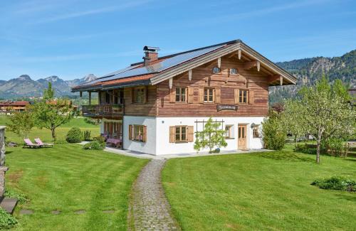 Blindau Apartment | Discover Chalet Menkenhof: Oceanfront Family Getaway