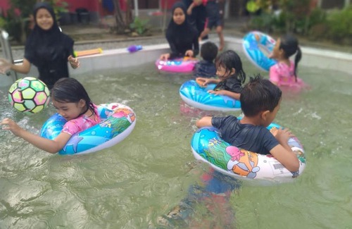 Yan Ski Chalet | Relax at Chalet Merah Meriam with Pool & Family Amenities