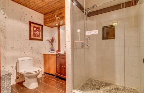 Amherst Cottage | Experience Chalet Merveilles Spa with Lake Views near Mont-Tremblant