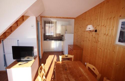 Saint-Etienne-en-Devoluy Ski Chalet | Cozy 3-Bedroom Chalet with Terrace in Superdevoluy