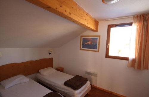 Saint-Etienne-en-Devoluy Ski Chalet | Cozy 3-Bedroom Chalet with Terrace in Superdevoluy