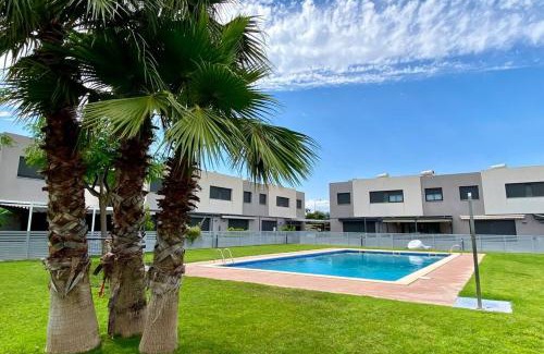 Miami Platja Apartment | Modern Chalet with Pool in Mont-roige Bahia, Pet Friendly