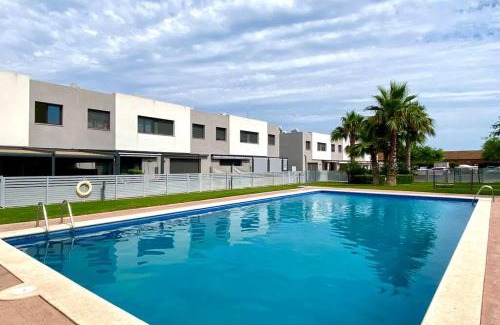 Miami Platja Apartment | Modern Chalet with Pool in Mont-roige Bahia, Pet Friendly