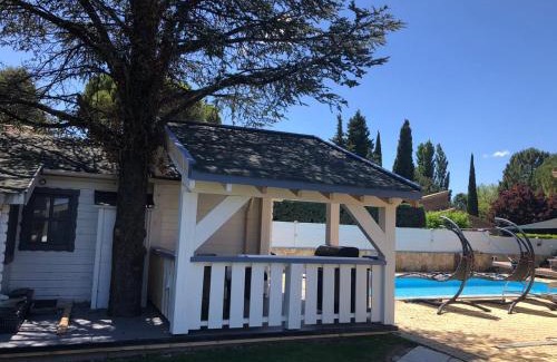 Camaret-sur-Aigues Ski Chalet | Inviting Chalet Mont Ventoux with Pool & Hot Tub Amenities