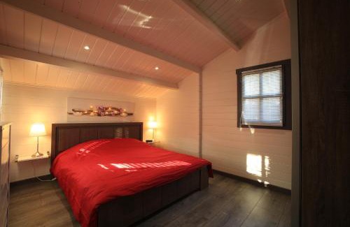 Camaret-sur-Aigues Ski Chalet | Inviting Chalet Mont Ventoux with Pool & Hot Tub Amenities