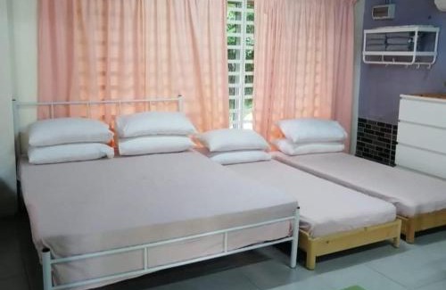 Kampung Kuala Kenas Hotel | Riverside Retreat: Chalet Moris D' Rumah Bonda Escape