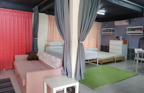 Kampung Kuala Kenas Hotel | Riverside Retreat: Chalet Moris D' Rumah Bonda Escape