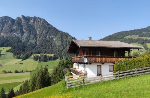 Alpbach Ski Chalet | Scenic Chalet Mountain View: Pet & Child Friendly Retreat
