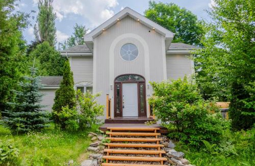 St-Adolphe-d'Howard Ski Chalet | Discover Chalet Mozart: Family-Friendly Getaway with Hot Tub