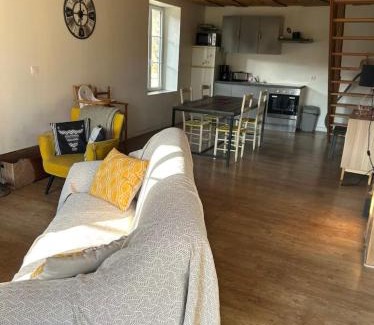 Echire House | Relax at Chalet des Loups: Family-Friendly with Hot Tub