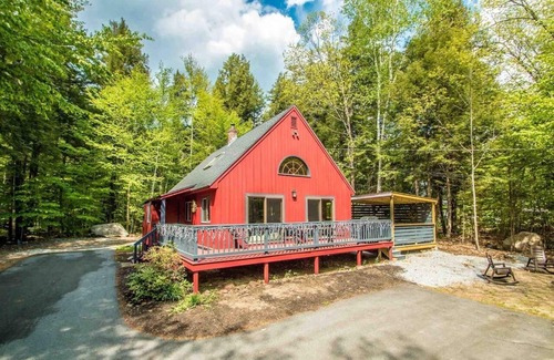 Intervale House | Inviting Chalet in the Woods with Private Hot Tub & Pool