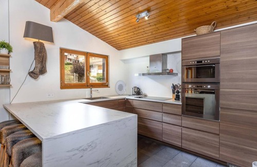 Riddes Cottage | Experience Comfort at Chalet Nicolas with Spa & Family Amenities