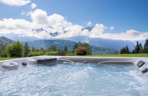 Chesieres House | Relax at Chalet Nirvana with Lake View and Spa Amenities