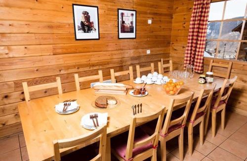 La Perriere Ski Chalet | Family-Friendly Chalet La Tania with Room for 14 Guests