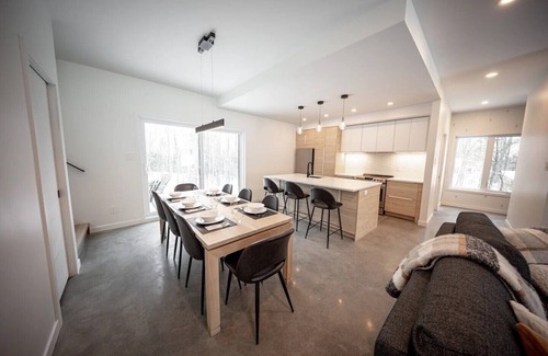Potton Ski Chalet | Chalet Noctua - Owl's Head: Spa Retreat for Pets and Families