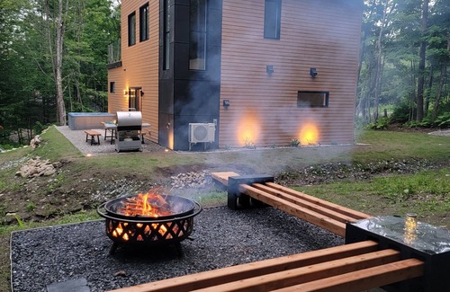 Potton Ski Chalet | Chalet Noctua - Owl's Head: Spa Retreat for Pets and Families
