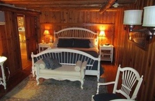 Canandaigua Bed & Breakfast | Top-Rated Chalet of Canandaigua with Family-Friendly Amenities